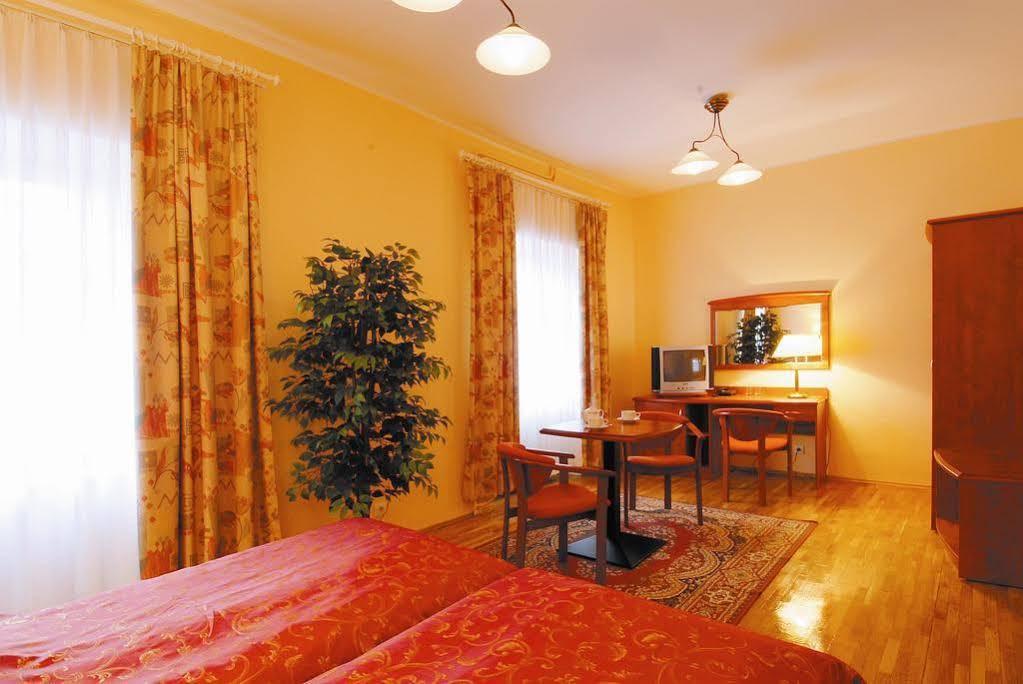 Hotel Restauracja Caspar Jelenia Gora Ngoại thất bức ảnh